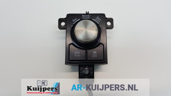 Usagé Commodo Lexus RX (L2) 450h, 450h L V6 24V VVT-i AWD Prix € 35,00 Règlement à la marge proposé par Autorecycling Kuijpers
