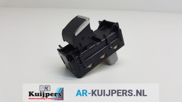 Usados Interruptor de ventanilla eléctrica Lexus RX (L2) 450h, 450h L V6 24V VVT-i AWD Precio € 25,00 Norma de margen ofrecido por Autorecycling Kuijpers