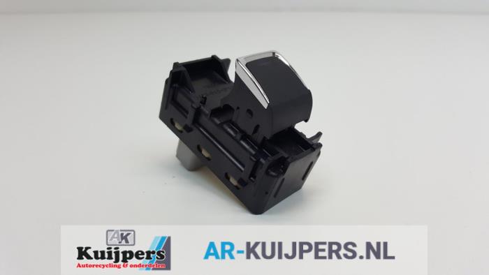 Usados Interruptor de ventanilla eléctrica Lexus RX (L2) 450h, 450h L V6 24V VVT-i AWD Precio € 25,00 Norma de margen ofrecido por Autorecycling Kuijpers