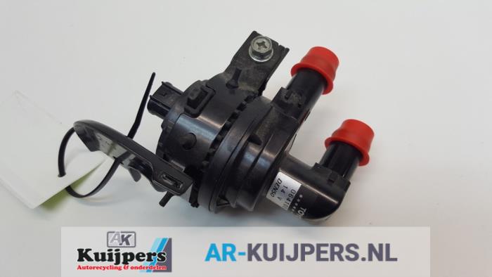 Begagnade Extra vattenpump Lexus RX (L2) 450h, 450h L V6 24V VVT-i AWD Pris € 35,00 Marginaltabell erbjuds av Autorecycling Kuijpers