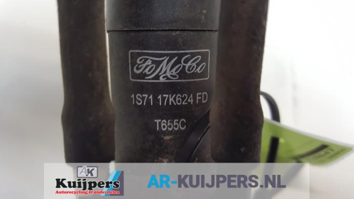 Windscreen washer pump from a Volvo XC90 I 2.9 T6 24V 2004