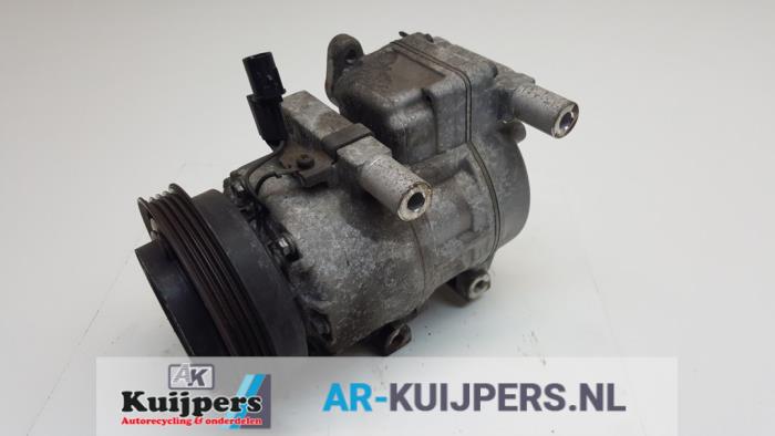 Usagé Compresseur de clim Hyundai Accent 1.4i 16V Prix € 50,00 Règlement à la marge proposé par Autorecycling Kuijpers