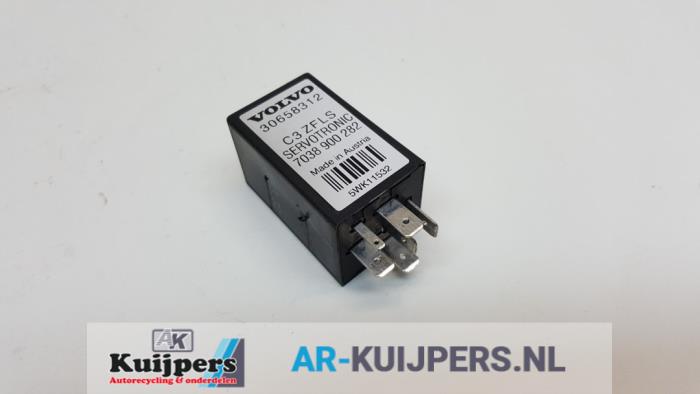 Begagnade Relä Volvo XC90 I 2.9 T6 24V Pris € 10,00 Marginaltabell erbjuds av Autorecycling Kuijpers