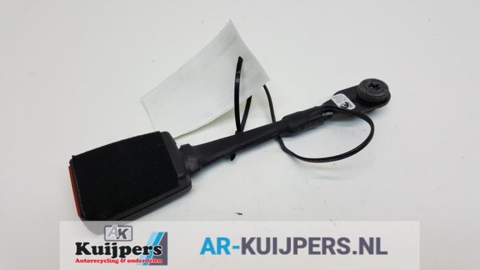 Front seatbelt buckle, left from a Opel Astra K Sports Tourer 1.6 CDTI 110 16V 2018