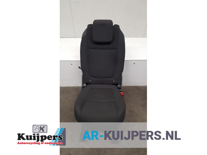 Fotel tylny z Peugeot 5008 I (0A/0E) 1.6 THP 16V 2012