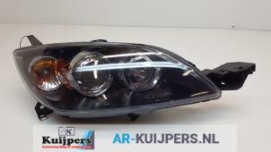 Używane Reflektor prawy Mazda 3 Sport (BK14) 1.6i 16V Cena € 49,00 Procedura marży oferowane przez Autorecycling Kuijpers
