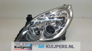 Używane Reflektor lewy Opel Vectra C GTS 2.2 DIG 16V Cena € 95,00 Procedura marży oferowane przez Autorecycling Kuijpers
