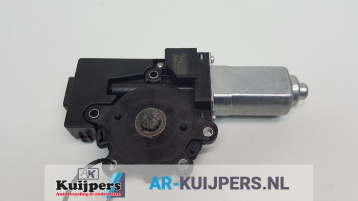 Sunroof motor from a Subaru Forester (SH) 2.0D 2009