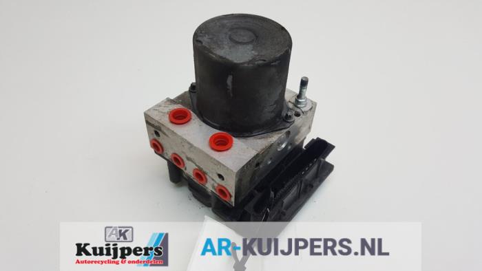 Usagé Bloc ABS Subaru Forester (SH) 2.0D Prix € 49,00 Règlement à la marge proposé par Autorecycling Kuijpers