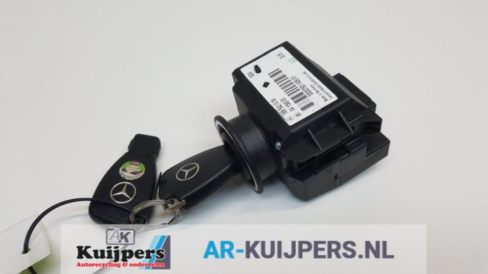Używane Stacyjka + Kluczyk Mercedes A (W169) 1.5 A-150 5-Drs. Cena € 40,00 Procedura marży oferowane przez Autorecycling Kuijpers