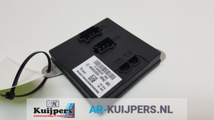 Używane Modul Comfort Mercedes E 4-matic (W211) 5.0 E-500 V8 32V Cena € 24,00 Procedura marży oferowane przez Autorecycling Kuijpers