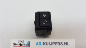 Used Central locking switch Landrover Discovery Sport (LC) 2.0 eD4 150 16V Price € 15,00 Margin scheme offered by Autorecycling Kuijpers
