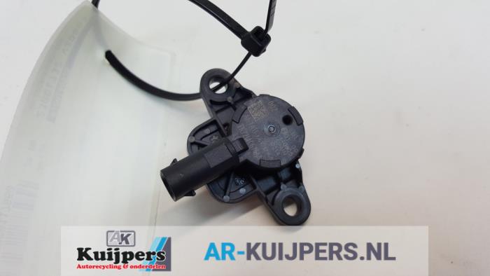 Begagnade Airbagsensor Landrover Discovery Sport (LC) 2.0 eD4 150 16V Pris € 20,00 Marginaltabell erbjuds av Autorecycling Kuijpers