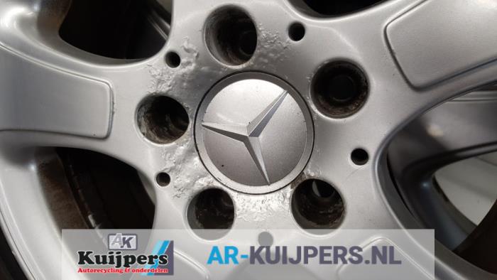 Felgen Set + Reifen van een Mercedes-Benz A (W169) 1.5 A-150 5-Drs. 2005