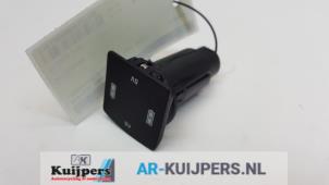 Used AUX / USB connection Landrover Discovery Sport (LC) 2.0 eD4 150 16V Price € 29,00 Margin scheme offered by Autorecycling Kuijpers