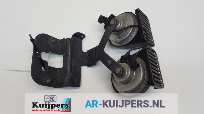 Używane Klakson Landrover Discovery Sport (LC) 2.0 eD4 150 16V Cena € 25,00 Procedura marży oferowane przez Autorecycling Kuijpers