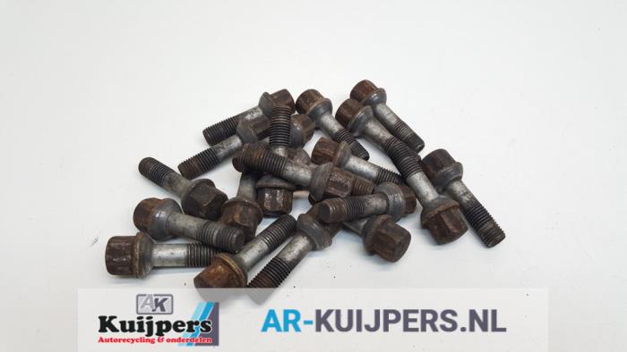 Set of wheel bolts from a Mercedes-Benz A (W168) 1.7 A-170 CDI 16V 1999