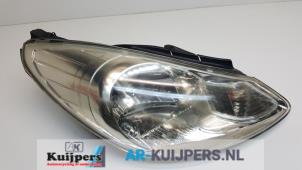 Używane Reflektor prawy Hyundai i10 (F5) 1.2i 16V Cena € 70,00 Procedura marży oferowane przez Autorecycling Kuijpers