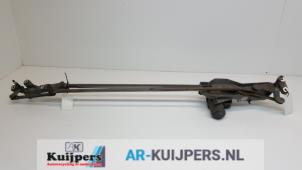 Used Wiper motor + mechanism Renault Espace (JK) 2.0 dCi 16V 150 FAP . Price € 49,00 Margin scheme offered by Autorecycling Kuijpers
