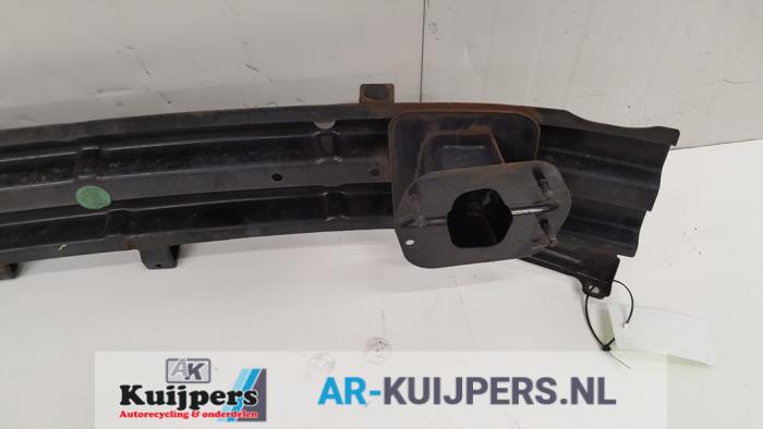 Front bumper frame from a Chevrolet Aveo (250) 1.2 16V 2010