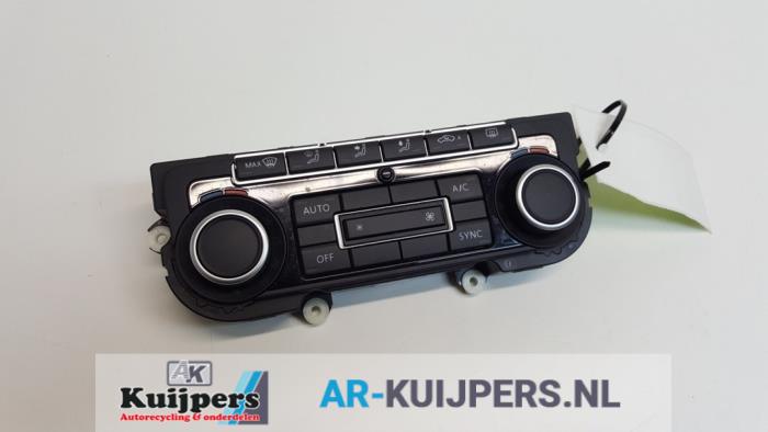 Heater control panel from a Volkswagen Golf Plus (5M1/1KP) 1.6 TDI 16V 105 2013