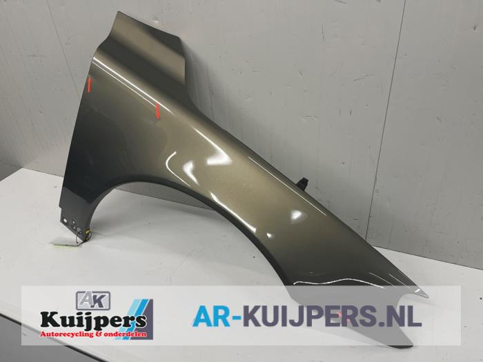 Front wing, right from a Volvo V70 (BW) 1.6 DRIVe 16V 2010