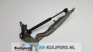 Used Bonnet Hinge Volvo V70 (BW) 1.6 DRIVe 16V Price € 15,00 Margin scheme offered by Autorecycling Kuijpers