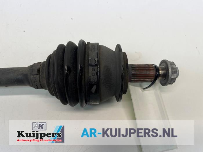 Front drive shaft, left from a Mercedes-Benz B (W245,242) 1.5 B-160 16V 2011