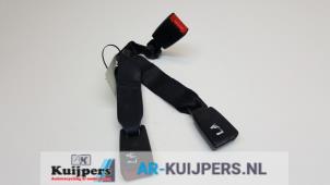Usagé Insertion ceinture de sécurité arrière centre Hyundai i10 (F5) 1.2i 16V Prix € 18,00 Règlement à la marge proposé par Autorecycling Kuijpers