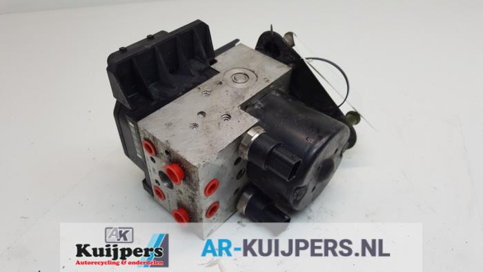 Usagé Bloc ABS Mercedes Vaneo (W414) 1.7 CDI 16V Prix € 29,00 Règlement à la marge proposé par Autorecycling Kuijpers