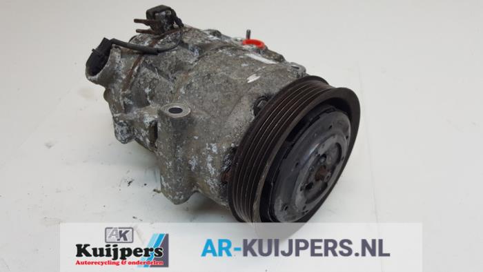 Usagé Compresseur de clim Mercedes Vaneo (W414) 1.7 CDI 16V Prix € 45,00 Règlement à la marge proposé par Autorecycling Kuijpers