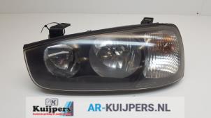 Używane Reflektor lewy Hyundai Elantra III 1.6i 16V Cena € 25,00 Procedura marży oferowane przez Autorecycling Kuijpers