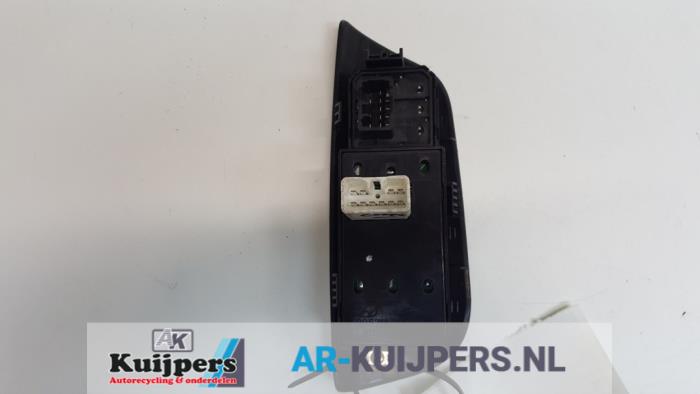 Multi-functional window switch from a Hyundai Coupe 2.0i 16V CVVT 2003