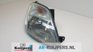 Używane Reflektor prawy Ford Fiesta 5 (JD/JH) 1.4 TDCi Cena € 25,00 Procedura marży oferowane przez Autorecycling Kuijpers