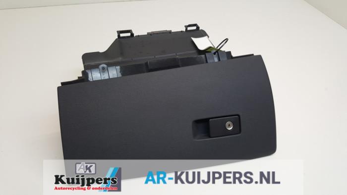 Begagnade Handskfack Volvo V70 (BW) 1.6 DRIVe 16V Pris € 34,00 Marginaltabell erbjuds av Autorecycling Kuijpers