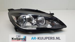 Używane Reflektor prawy Peugeot 308 SW (L4/L9/LC/LJ/LR) 1.2 12V e-THP PureTech 110 Cena € 225,00 Procedura marży oferowane przez Autorecycling Kuijpers