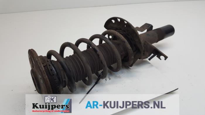 Begagnade Stötdämpare, höger fram Volvo V70 (BW) 1.6 DRIVe 16V Pris € 40,00 Marginaltabell erbjuds av Autorecycling Kuijpers