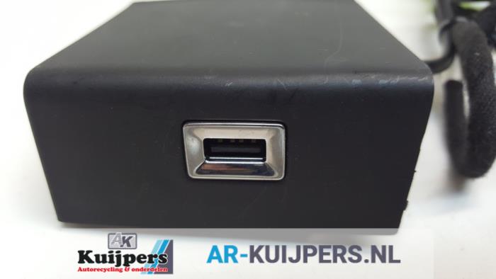 AUX / USB connection from a Peugeot 308 SW (L4/L9/LC/LJ/LR) 1.2 12V e-THP PureTech 110 2015