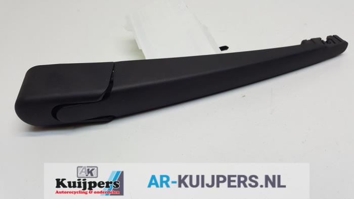 Rear wiper arm from a Peugeot 308 SW (L4/L9/LC/LJ/LR) 1.2 12V e-THP PureTech 110 2015