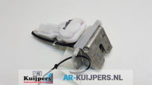 Używane Mechanizm zamka tylnej klapy Opel Agila (B) 1.0 12V Cena € 25,00 Procedura marży oferowane przez Autorecycling Kuijpers
