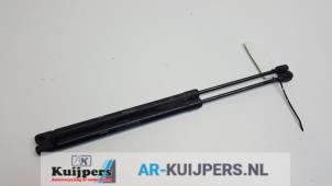 Używane Zestaw amortyzatorów gazowych tylnej klapy Opel Agila (B) 1.0 12V Cena € 15,00 Procedura marży oferowane przez Autorecycling Kuijpers