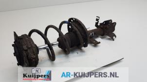 Used Fronts shock absorber, left Renault Clio III (BR/CR) 1.6 16V Price € 35,00 Margin scheme offered by Autorecycling Kuijpers