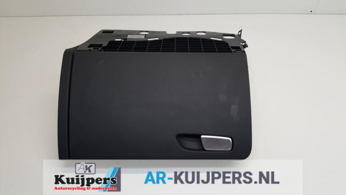 Begagnade Handskfack Audi SQ5 (8RB) 3.0 TDI V6 24V Pris € 72,60 Inklusive moms erbjuds av Autorecycling Kuijpers