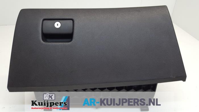 Begagnade Handskfack Chevrolet Camaro Pris € 65,00 Marginaltabell erbjuds av Autorecycling Kuijpers