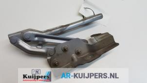 Used Bonnet Hinge Opel Astra J Sports Tourer (PD8/PE8/PF8) 1.7 CDTi 16V Price € 10,00 Margin scheme offered by Autorecycling Kuijpers