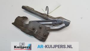 Used Bonnet Hinge Opel Astra J Sports Tourer (PD8/PE8/PF8) 1.7 CDTi 16V Price € 10,00 Margin scheme offered by Autorecycling Kuijpers
