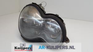 Used Headlight, right Mercedes C Combi (S203) 2.2 C-200 CDI 16V Price € 20,00 Margin scheme offered by Autorecycling Kuijpers