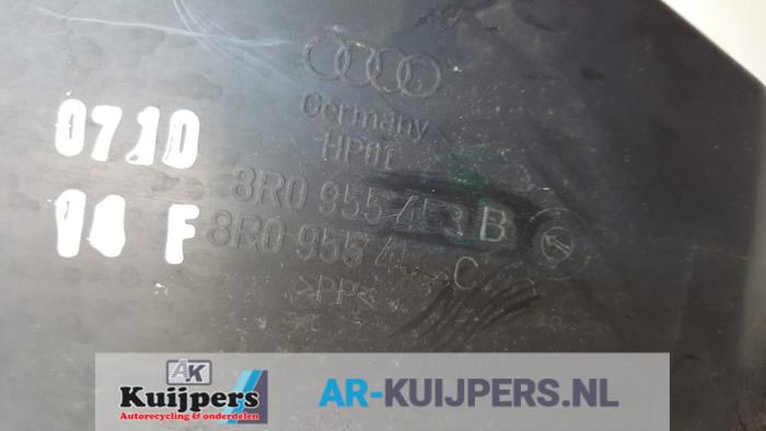 Front windscreen washer reservoir from a Audi SQ5 (8RB) 3.0 TDI V6 24V 2014