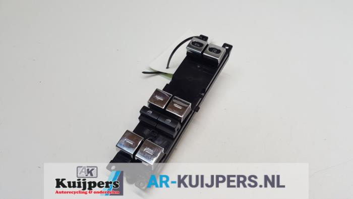 Usados Interruptor de ventanilla eléctrica Bentley Continental Flying Spur 6.0 Speed Precio € 165,00 Norma de margen ofrecido por Autorecycling Kuijpers