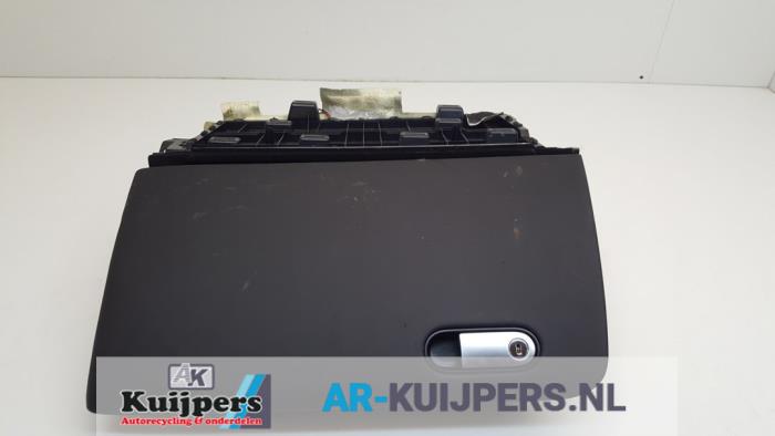 Begagnade Handskfack Bentley Continental Flying Spur 6.0 Speed Pris € 200,00 Marginaltabell erbjuds av Autorecycling Kuijpers